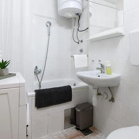 Door Apartment *